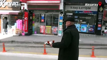 6 ay önce öğretmenlik yapıyordu, baba mesleği çaycılığa başladı