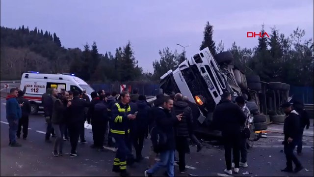 TIR devrildi uzun araç kuyrukları oluştu