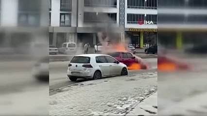 Fiat Tofaş araç alev alev yandı