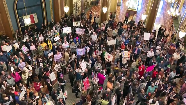 Usa: Iowa approva legge che equipara genere e sesso, proteste di attivisti Lgbtqi+