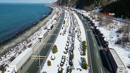 Sınırdaki bitmek bilmeyen 3 km'lik kabus kamerada