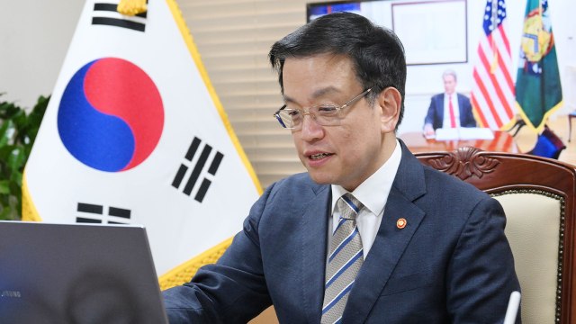 최상목 권한대행, 미국 재무장관 화상 면담...트럼프 행정부 전방위적 협력 본격 시작 / YTN