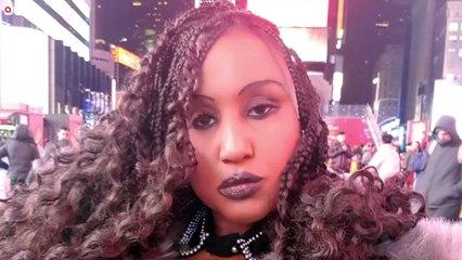 Eine im mittleren Alter geht mit Männer aus die 23 Jahre jünger sind als sie