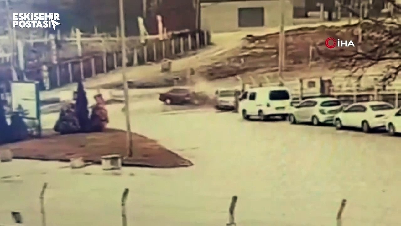 Eskişehir'de esrarengiz kaza: Araç geri geri kaydı! Yaralılar var