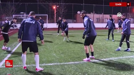 İzmir'de farklı mesleklerden 16 kadın, futbol kulübü kurdu