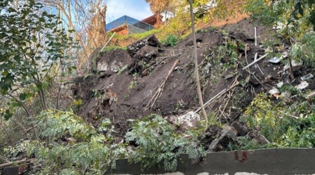 İstanbul'da istinat duvarı çöktü, 4 katlı bina boşaltıldı