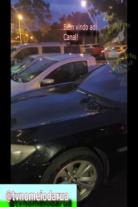 Só sai quando a BMW sair ou passa por cima do caput e entra na janela Estacionamento bruto em Brasilia