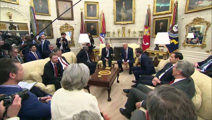 ترامب يؤكد "احترامه الكبير" لزيلينسكي ويقلل من أهمية وصفه بـ"ديكتاتور"