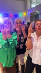 Le bal des seniors : danser, rire ensemble et se rencontrer, il n'y a que ça qui compte
