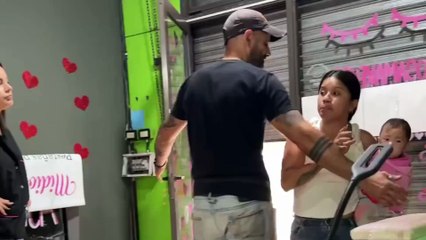 No le hicieron las pestañas por llegar media hora tarde y estalló: "Si no me devolvés la plata de la seña, te rompo todo"