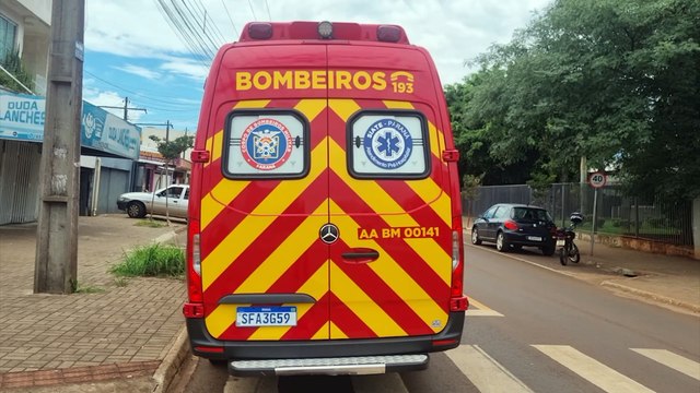 Colisão entre carro e moto deixa jovem ferido no Cascavel Velho