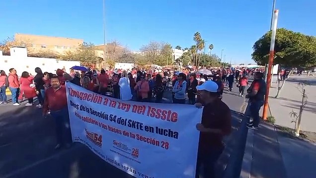 Maestros federalizados marchan contra iniciativa de reforma a Ley del Issste