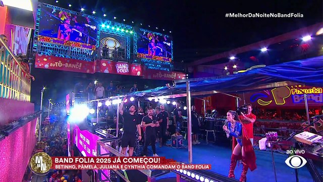 Vocalista do Babado Novo dispensa seguranças e dança com os fãs