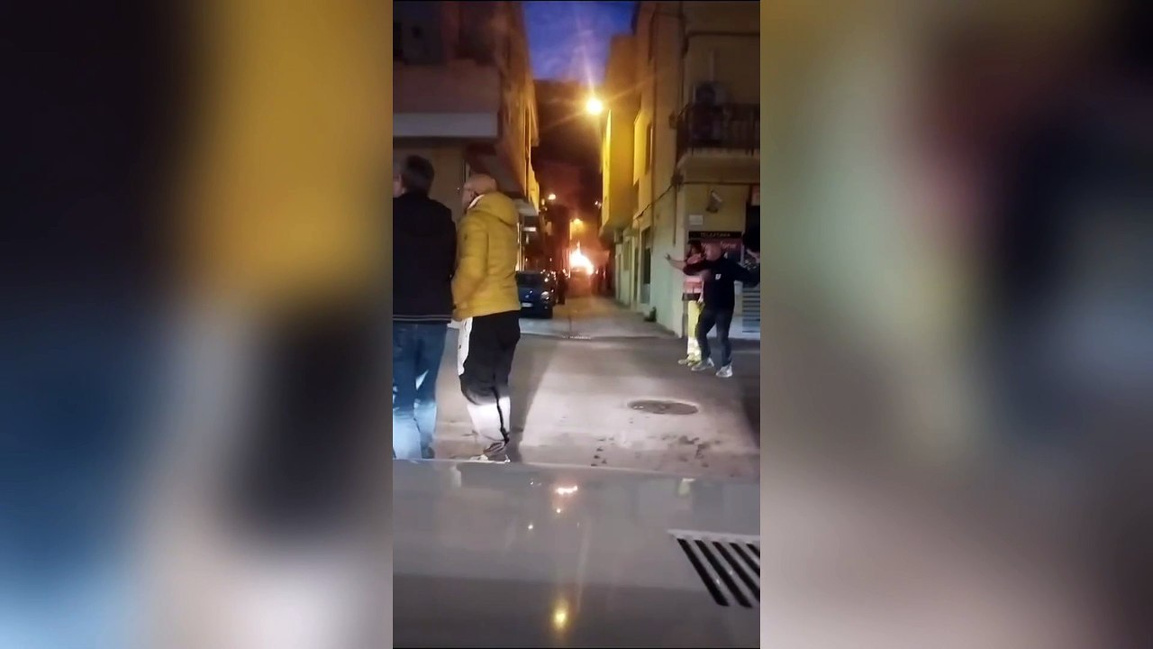 Un altro attentato incendiario a Siniscola: auto distrutta dal fuoco