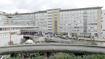 El papa continúa con la fisioterapia respiratoria en el hospital Gemelli de Roma