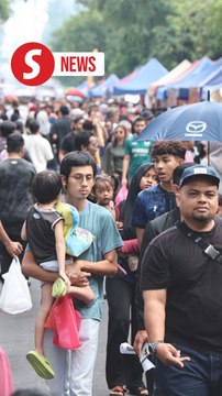 Rain fails to dampen Ramadan bazaar spirit