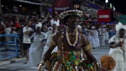 Exaltadas no carnaval, religiões de matriz africana sofrem com preconceito