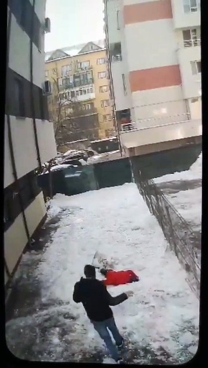 bloques de hielo que cayeron de un edificio