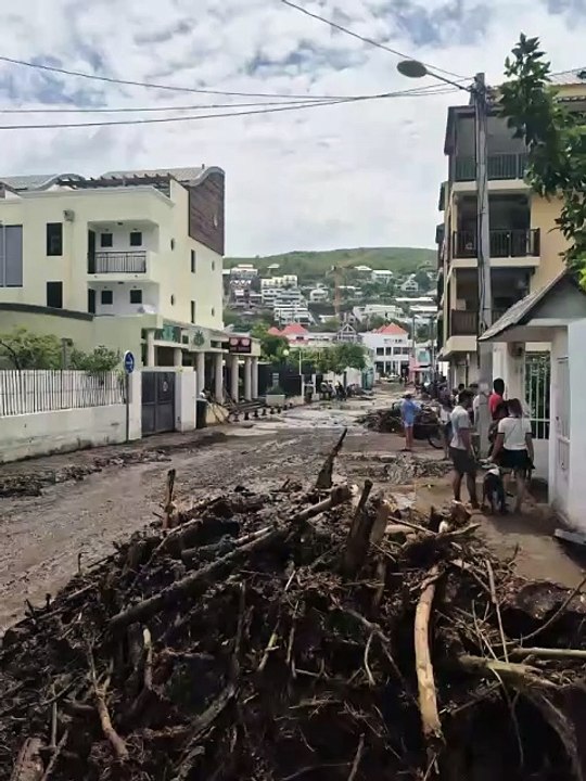 Cyclone Garance : Opération nettoyage à Saint-Gilles-les-Bains