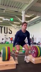 Kenan Yıldız 200 kiloluk halteri kaldırdı