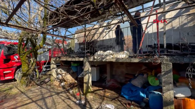 Yaşlı çift sobadan çıkan yangında can verdi!