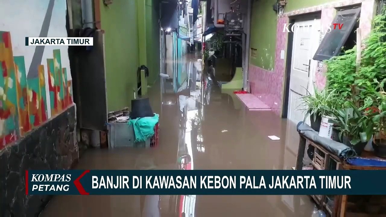 Banjir 1 Meter Rendam Kebon Pala Jakarta Timur, Warga Bertahan di Lantai Dua