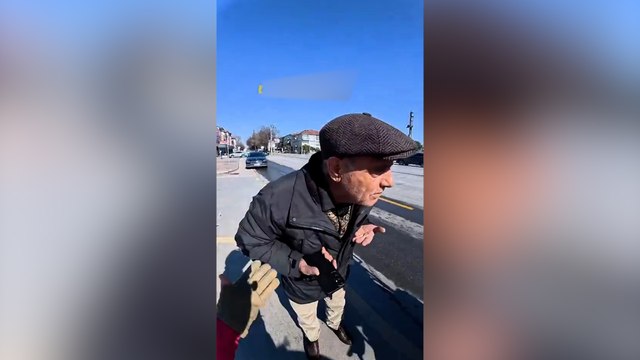 Trafikte kurye ile tartışan bir kişi, “ben iş adamıyım, sen işçisin”