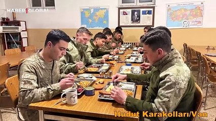 MSB paylaştı: Sınırdaki Mehmetçik'ten ilk sahur
