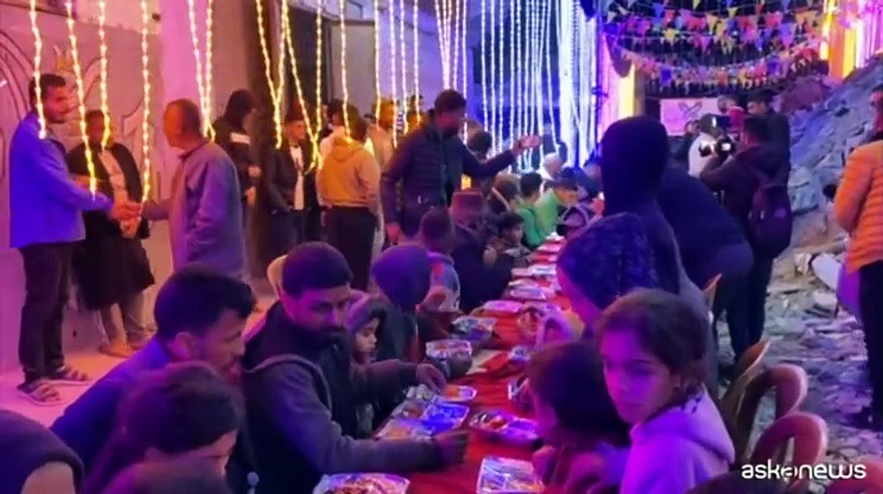 A Gaza il primo pasto prima del digiuno per il Ramadan