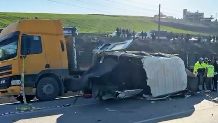 Hatay'da TIR ile minibüs çarpıştı: Ölü ve yaralılar var