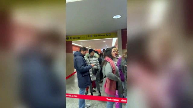 Torino, la lunga coda per ammirare gli interni della Sala Gonin, alla stazione di Porta Nuova. Ecco i suoi segreti