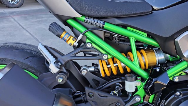 2025 KAWASAKI Z900 SE WALK-AROUND