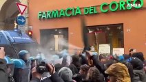 Bologna, inaugurato l'anno accademico: scontri al corteo in centro