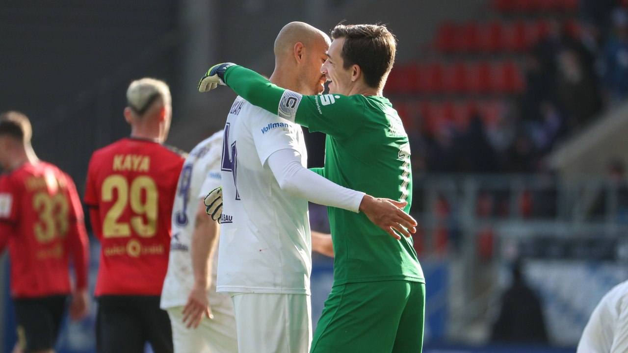 Grandioser Lupfer und Männel-Reflex: Aue schlägt Wiesbaden