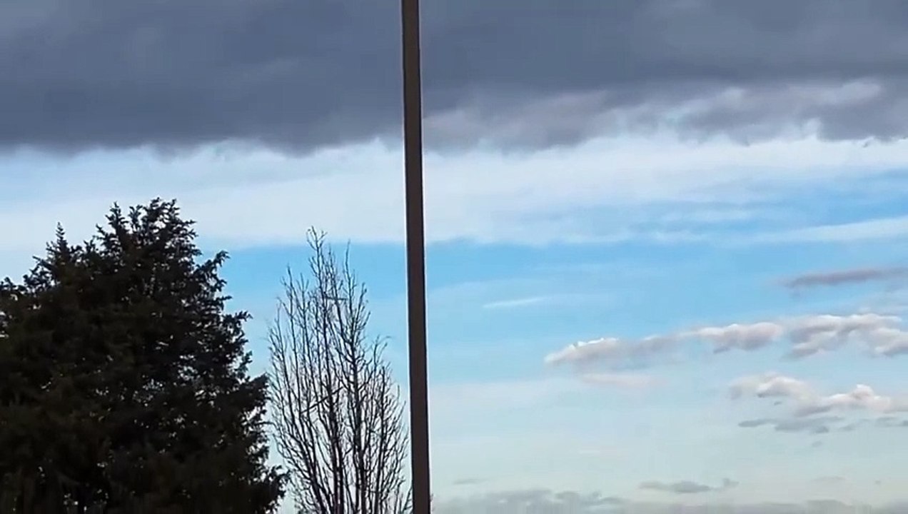 Un Boeing de la société FedEx, avec un réacteur en feu, a été contraint de faire demi-tour et d’atterrir en urgence à l’aéroport de Newark - Vidéo