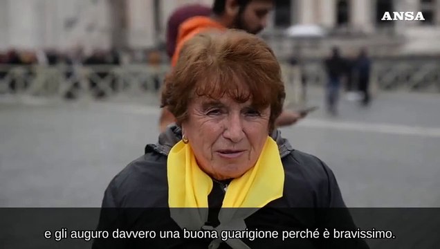 Papa ricoverato, le parole dei fedeli in piazza San Pietro