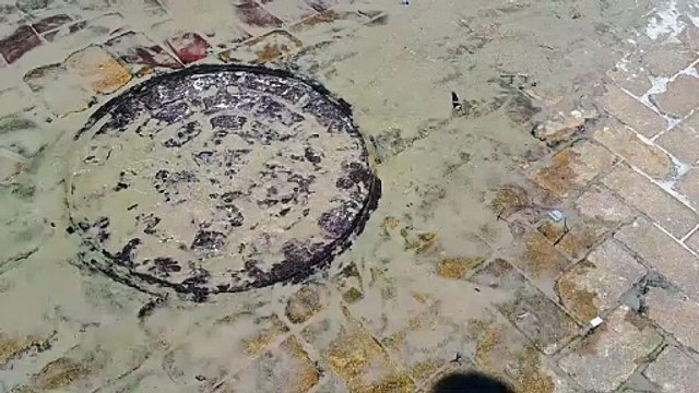 Praia famosa de Florianópolis sofre com esgoto em direção ao mar durante o carnaval