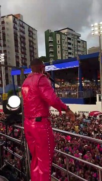 Léo Santana se inspira no K-pop para look de Carnaval em Salvador