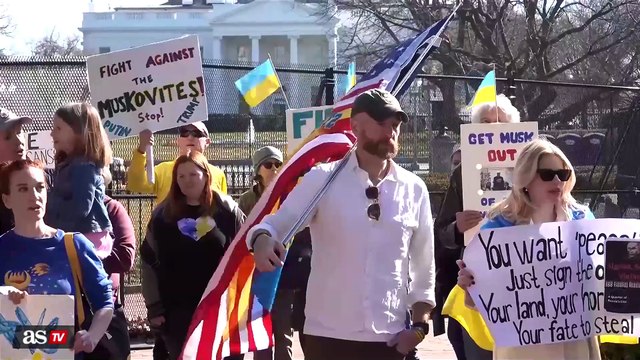 Trump Zelenskiy meeting 'disgrace' to the world - Protesters blast Trump outside White House
