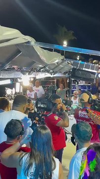 Scheila Carvalho curte ao som do marido e cantor Tony Salles no circuito Barra-Ondina