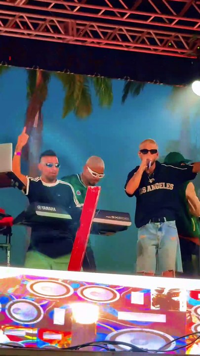 Zé Felipe embala multidão na Arena Centro, no Carnaval de Florianópolis