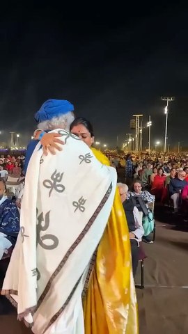 Radhe jaggi emotional dance with Sadhguru __ Mahashivatri #Sadhguru #Radhejaggi #Radhe #coimbatore