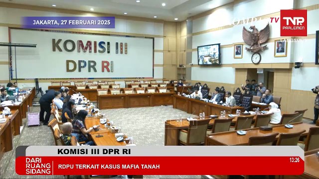 [FULL] Depan DPR Korban Mafia Tanah Histeris hingga Berlutut, Habiburokhman: Sama Derajat Kita Ibu