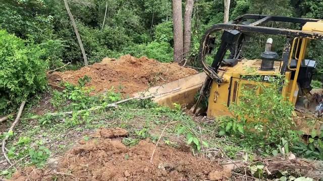 Working Efficiency of Bulldozer D6R XL Forming Palm Terraces in Plantations