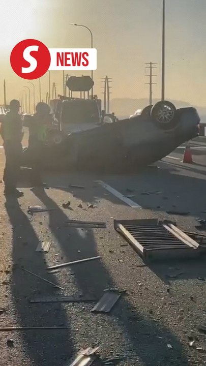 Lane change causes bus-car collision on Penang Bridge