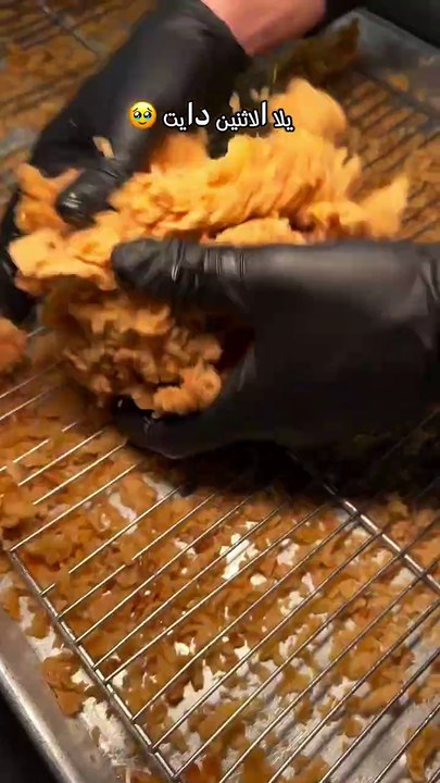 Follow for more ASMR videos🌮🍟 Credits: @atyabfarooj #mukbang #asmr #fastfood #asmreating