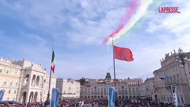 Amerigo Vespucci, la nave arriva a Trieste accolta da migliaia di persone
