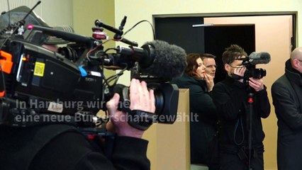 Hamburger Bürgerschaftswahl: Gute Laune bei Tschentschers Stimmabgabe