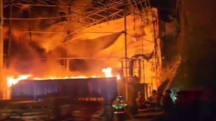 인천 합성수지 재활용 공장서 큰불...다친 사람 없어 / YTN