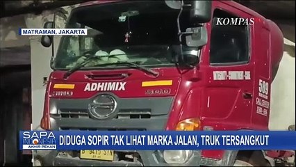 Sopir Tak Lihat Marka Jalan, Truk Molen Tersangkut Jembatan Kereta
